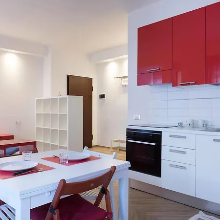 Hintown Red&White Studio Apartment