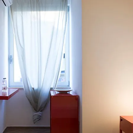 Hintown Red&White Studio